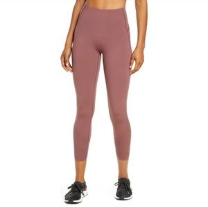 Spanx Laser Wave 7/8 Active workout Leggings In Rose pink size Small Petite